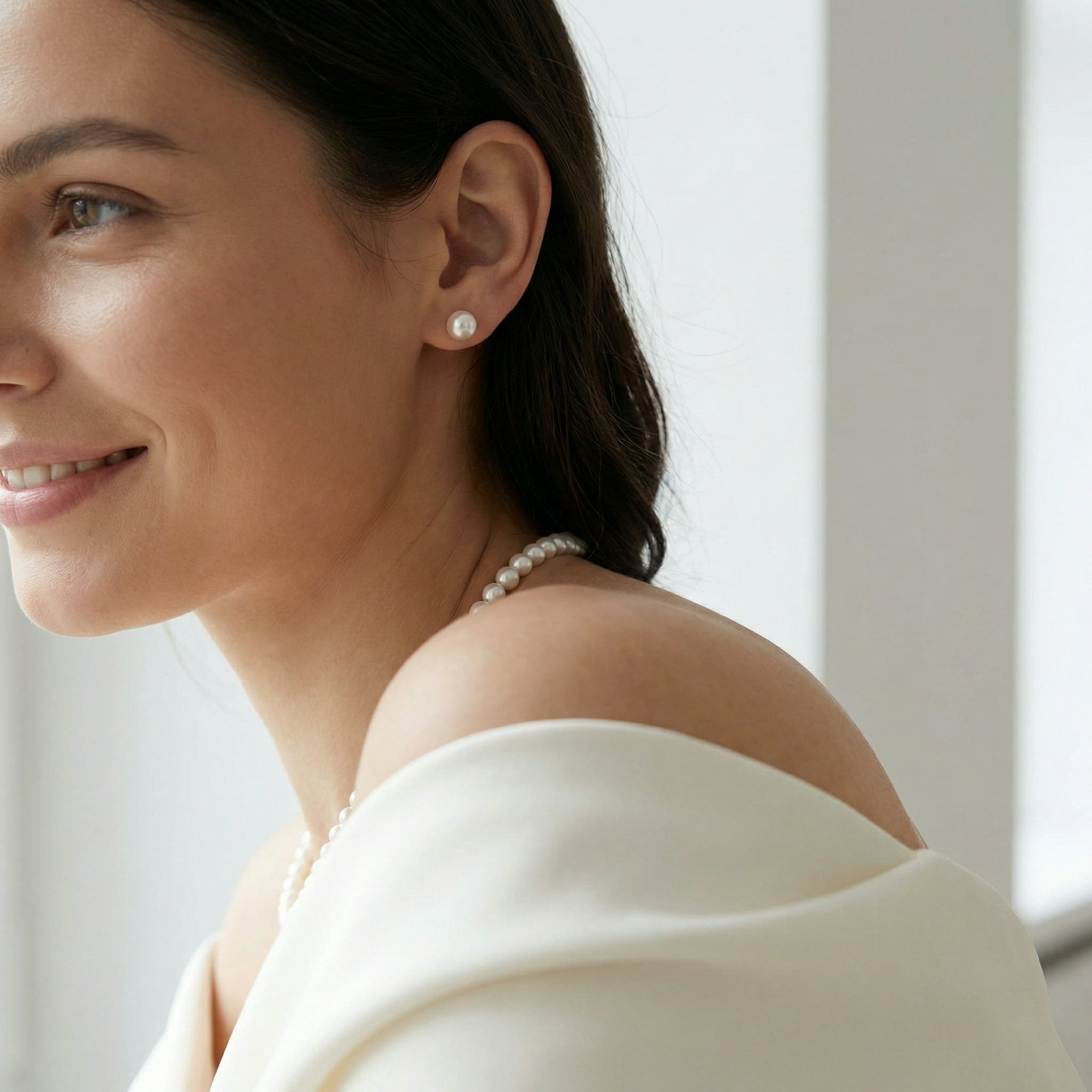 5.5-6.0mm White Akoya Round Pearl Stud Earrings
