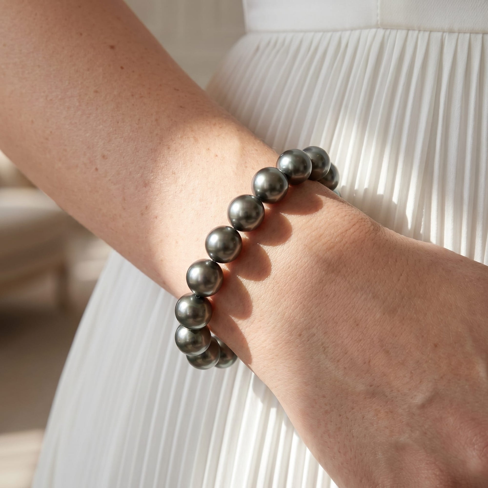 True Round Black Tahitian Pearl Bracelet, 9.0-10.0mm - AAA Quality