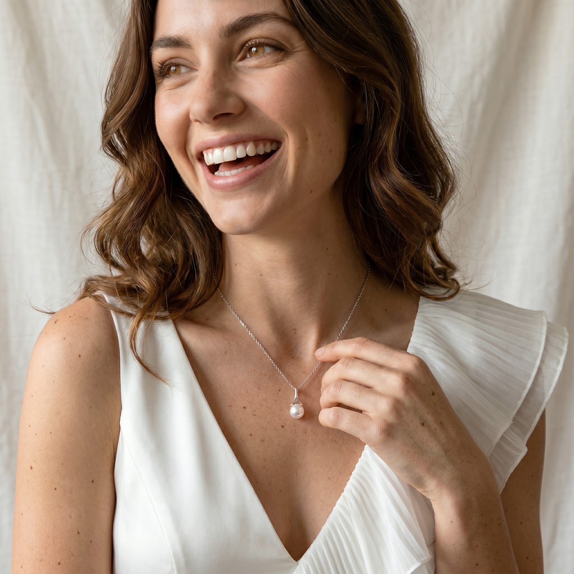 White South Sea Pearl Wren Solitaire Pendant