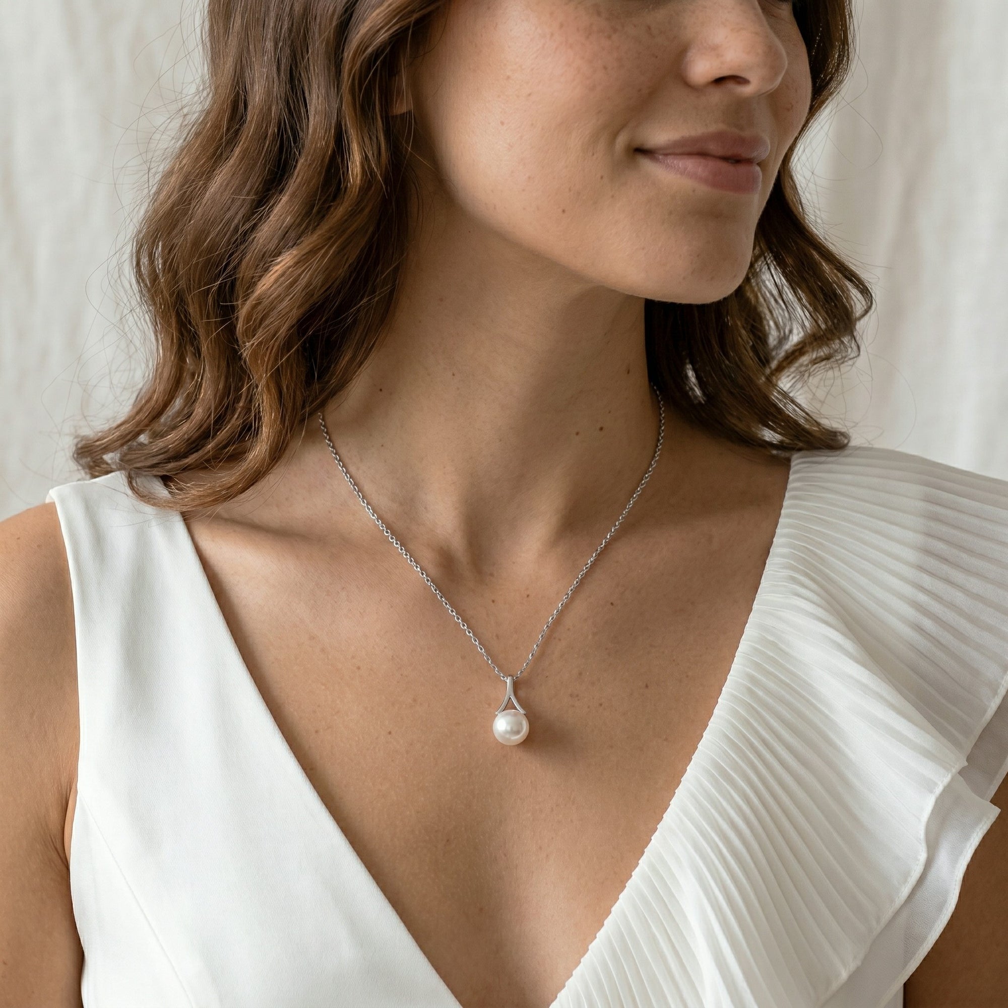 White South Sea Pearl Wren Solitaire Pendant
